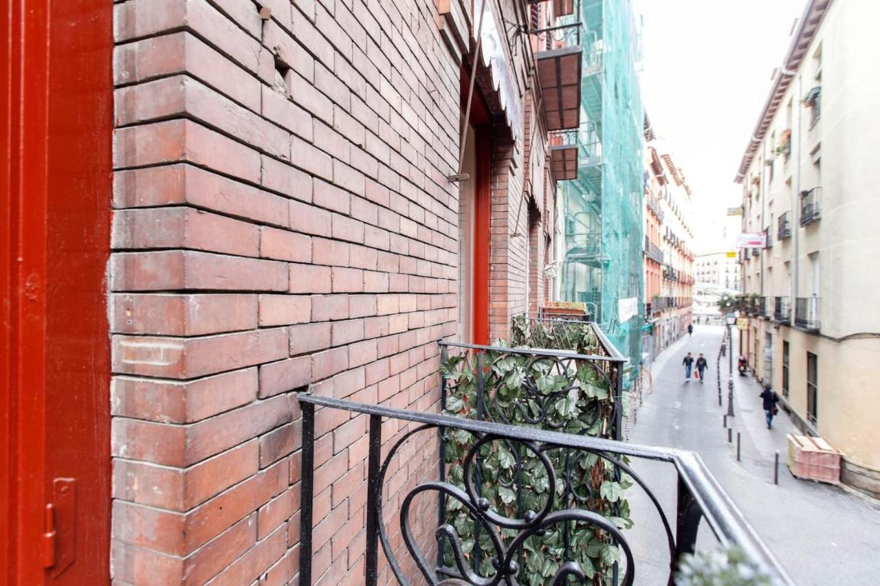 La Casa De La Luna Madrid Buitenkant foto